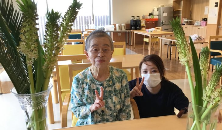 イメージ：パイナップルの生け花