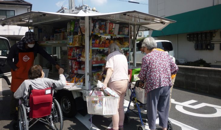イメージ：待ち遠しい「移動スーパー」