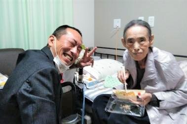 イメージ：部屋でこっそりと