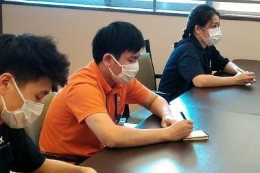 イメージ：外国人留学生も日本人スタッフも「介護」に一生懸命