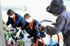 イメージ：玄関先の花壇