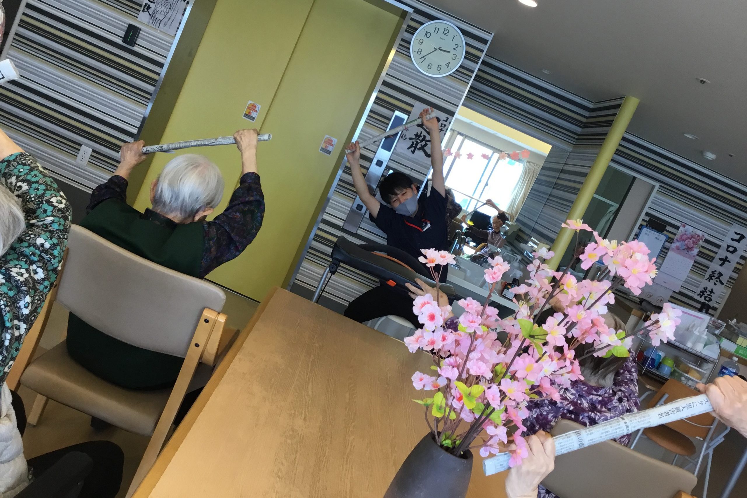 イメージ：経験を活かし、スタッフもご入居者も活き活き体操