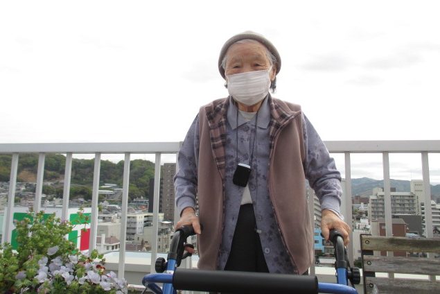 イメージ：フロアメンバーと協力し、ご入居者の生活に楽しみを