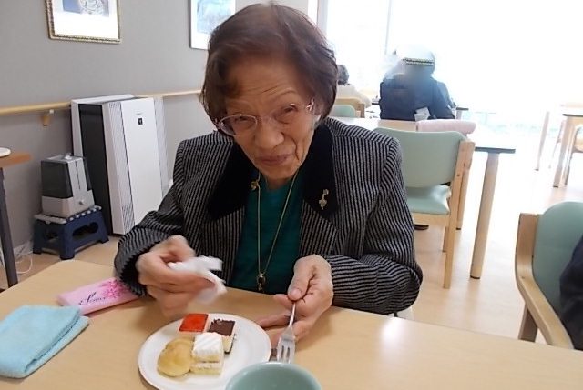 イメージ：ご入居者からのリクエスト　スイーツ・ケーキバイキング