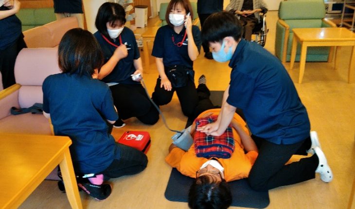 イメージ：スタッフが行う「緊急時対応研修会」