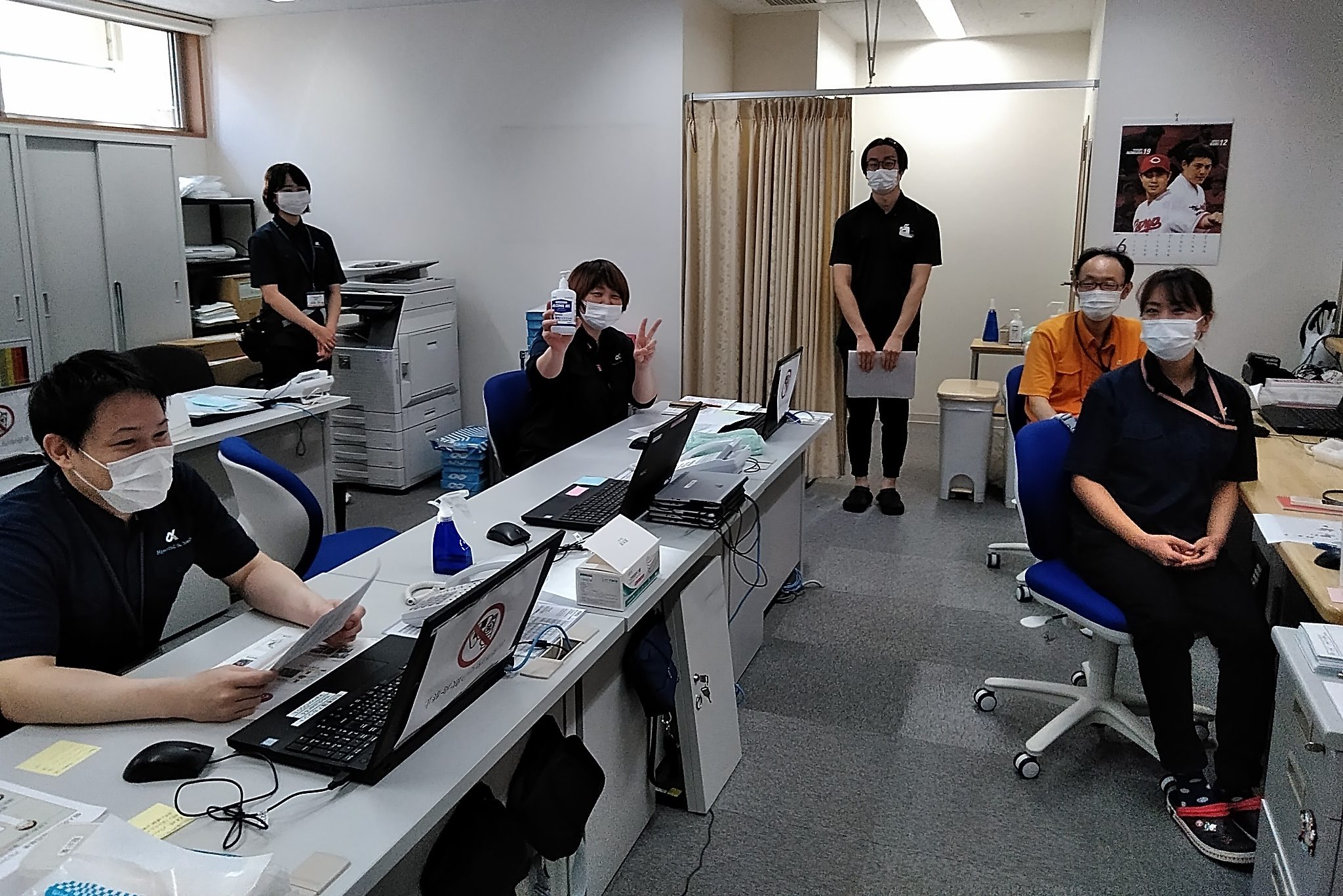 イメージ：多くのスタッフに支えられて