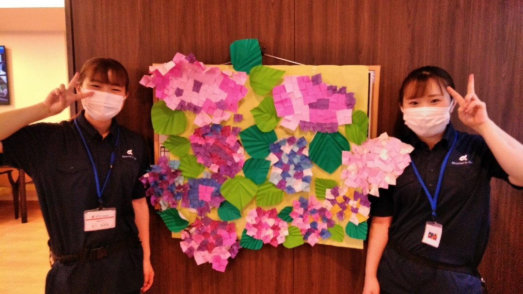 イメージ：イキイキと業務に向かう新卒スタッフ