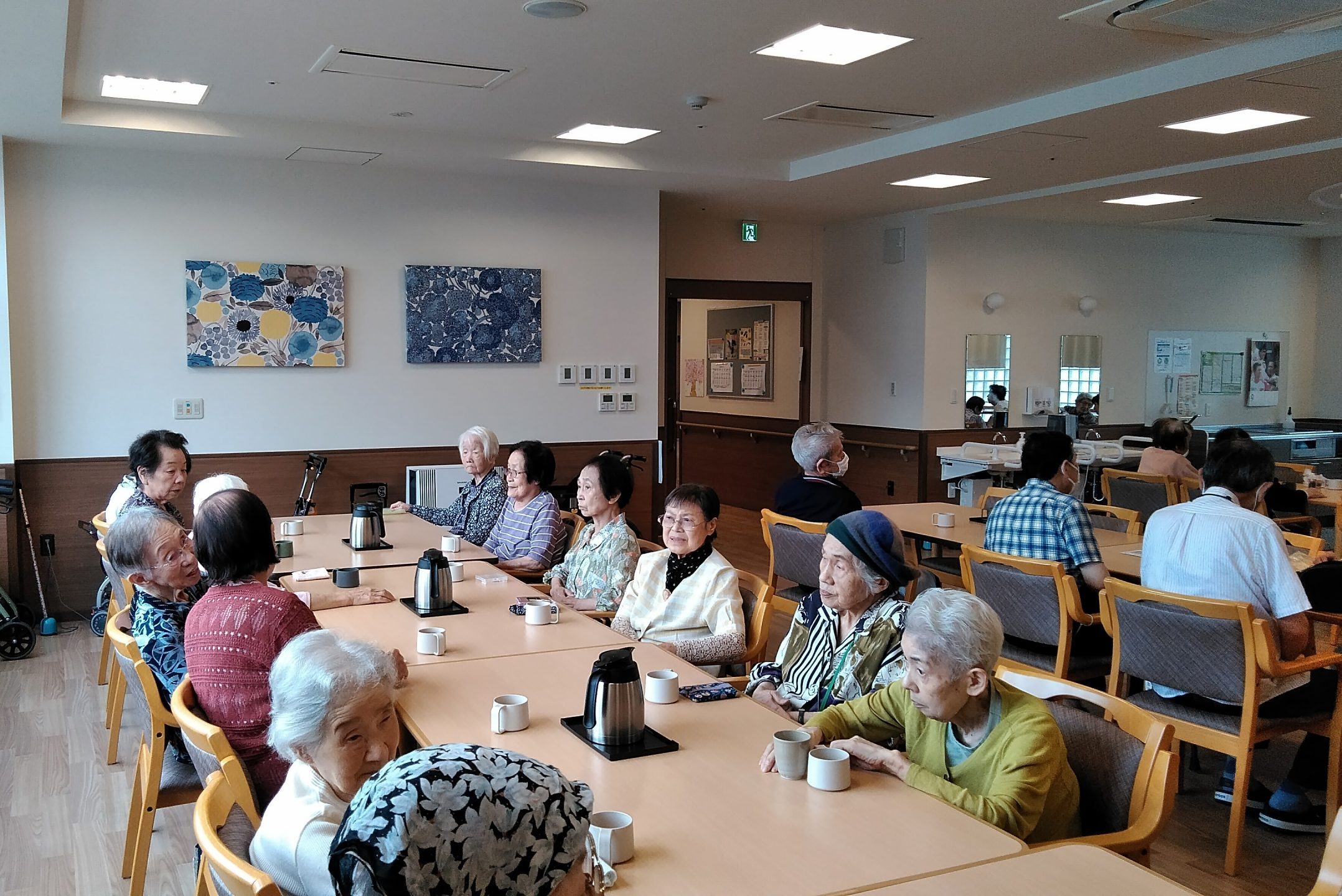 イメージ：食堂の「自由席」化