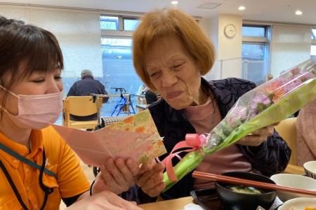 イメージ：ご入居者のお誕生日をお祝い
