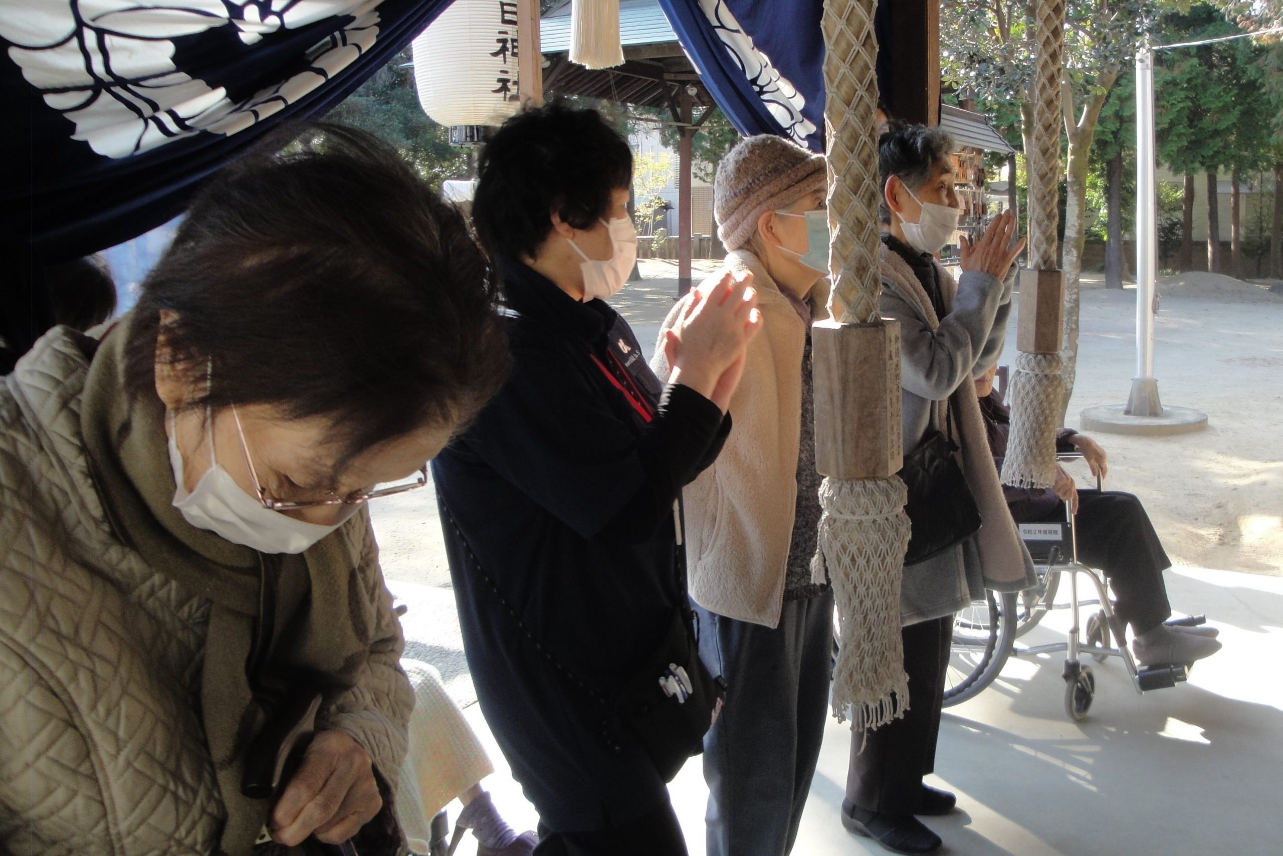 イメージ：春日神社にお参り