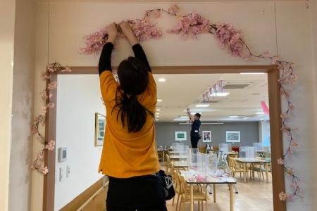 イメージ：お花見イベント準備中