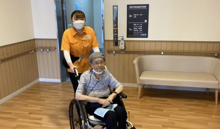 イメージ：新卒社員頑張っています