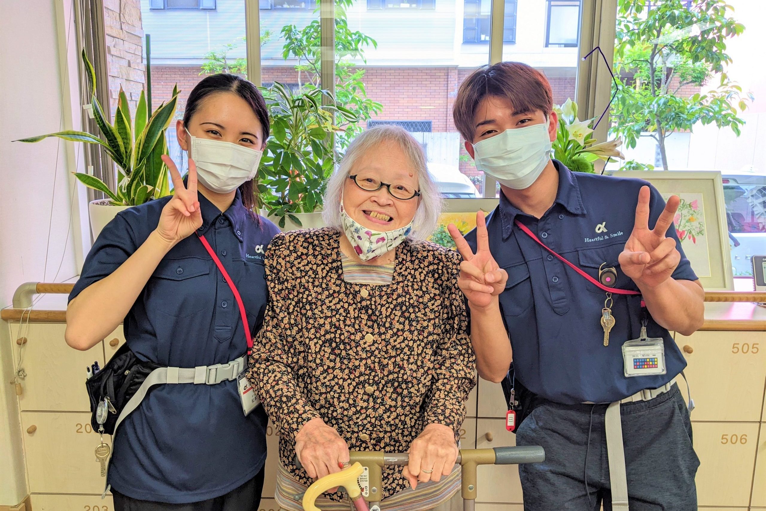 イメージ：新卒社員2人の成長