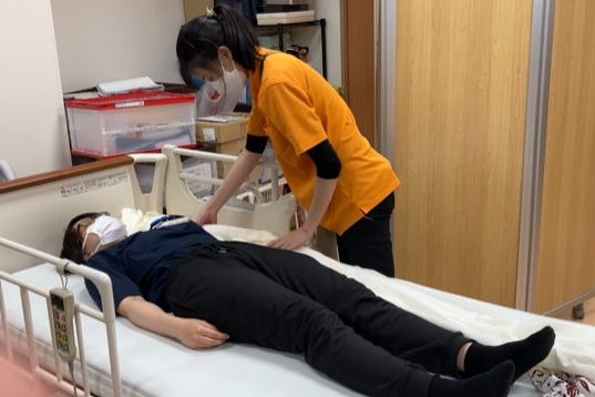 イメージ：「更衣」と「口腔ケア」を学ぶ