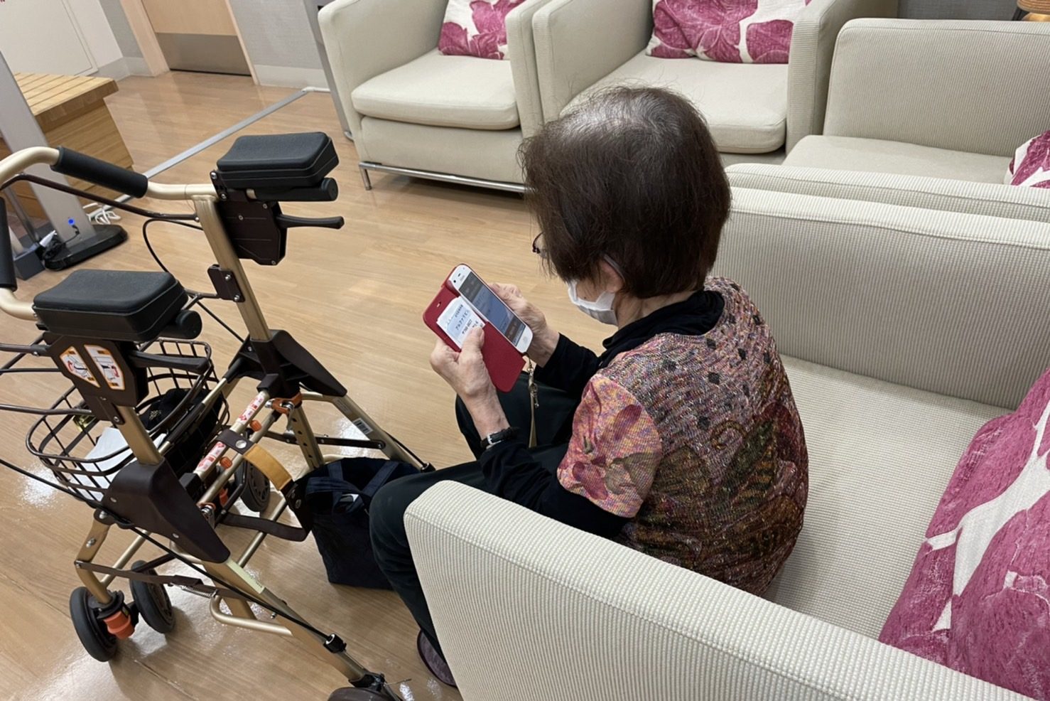 イメージ：スマホは難しい