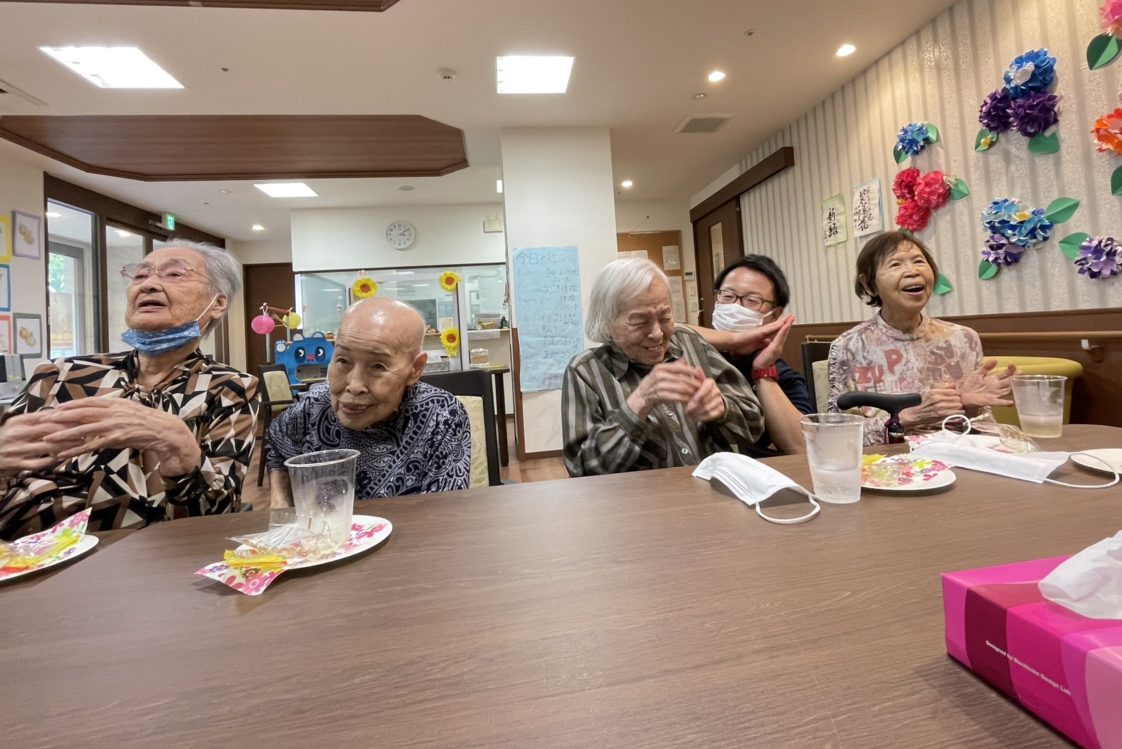 イメージ：飲み会＆カラオケ大会で乾杯！！