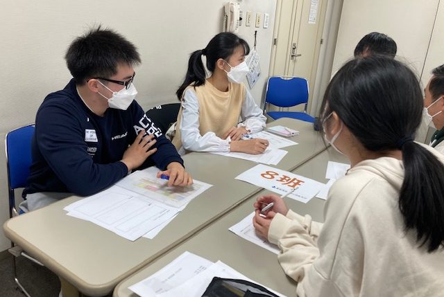 イメージ：同期との交流（社内研修）