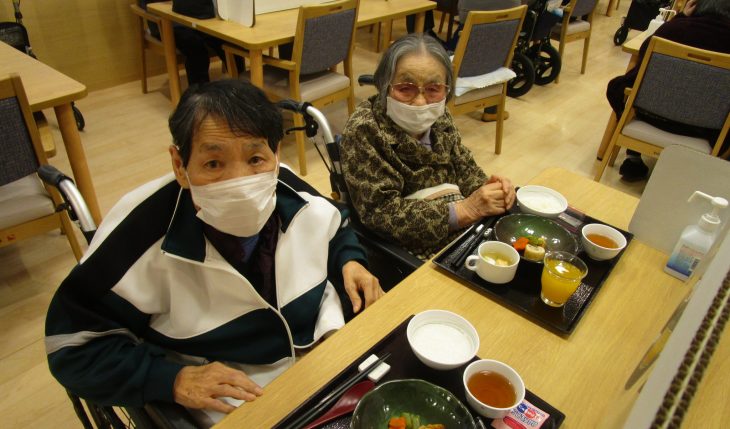 イメージ：新しい年をご入居者と迎えて