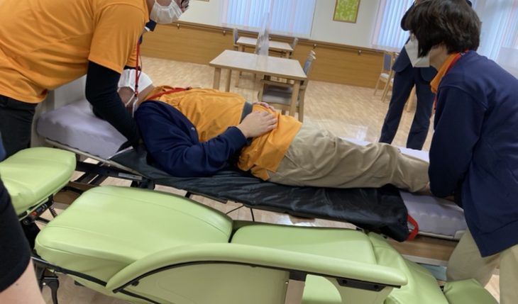 イメージ：福祉用具を使用した移乗の研修を開催！