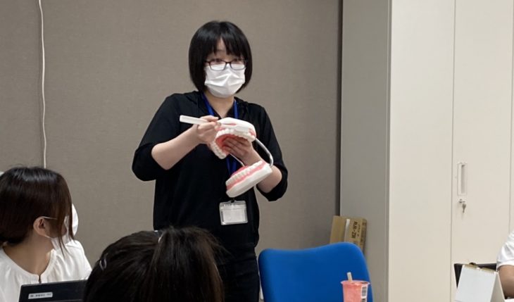 イメージ：難しいけれど大切な口腔ケア