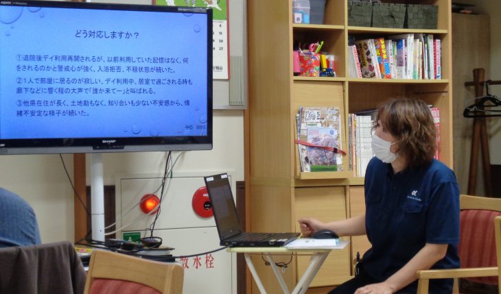 イメージ：スタッフ主導の研修を毎月開催