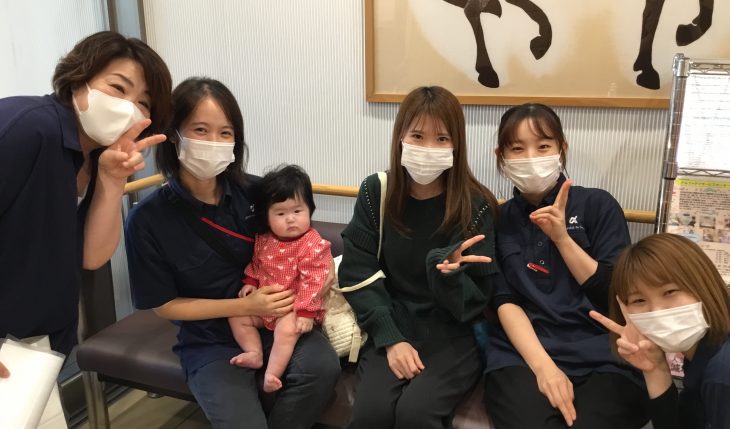 イメージ：育休中のスタッフが遊びにきてくれました