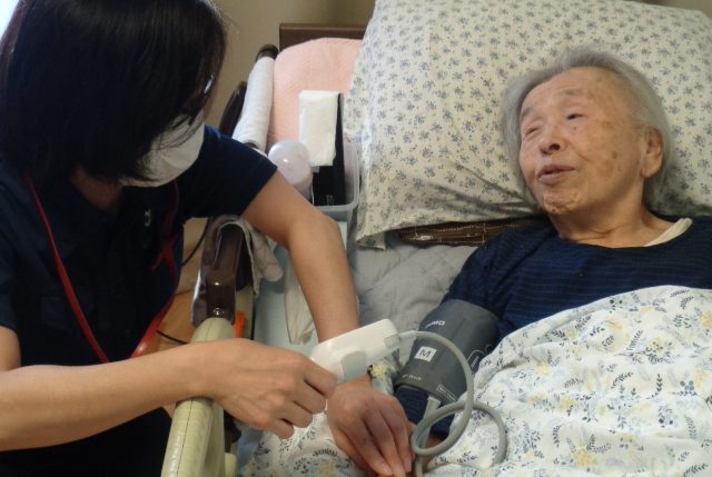 イメージ：お互いに「ありがとう」と言える心寄り添うケアを