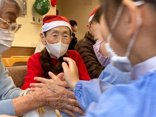 イメージ：地域との交流ー園児さんと一緒にクリスマス会を開きました