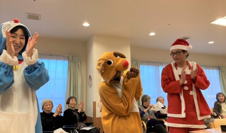 イメージ：ご入居者にピアノ演奏を聞いてもらいたい！