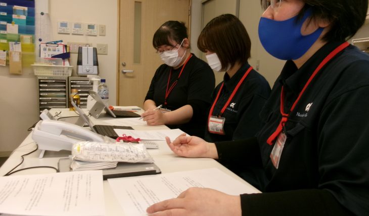 イメージ：先輩スタッフの経験から学ぶ