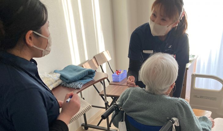 イメージ：新入社員指導～ボディメカニクスを考えながら～