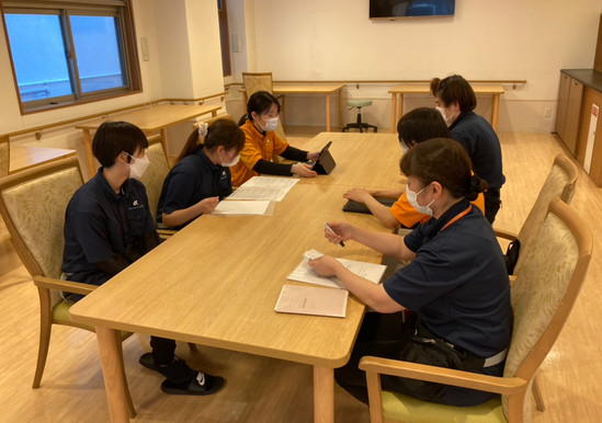 イメージ：スタッフミーティング