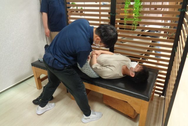 イメージ：多職種で話し合い知識を深める全体会