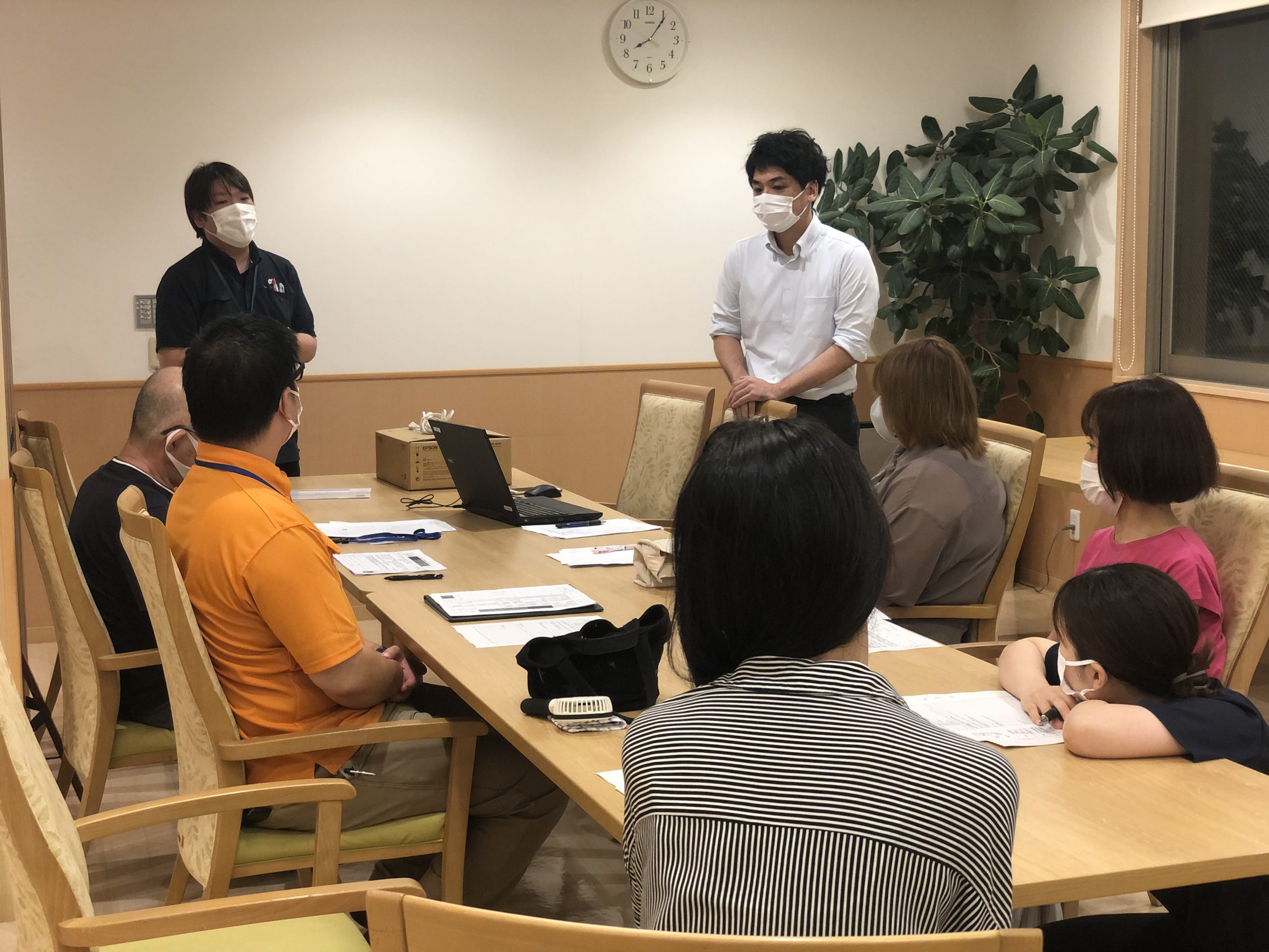 毎月行う2つの重要な全体会議 | あなぶきメディカルケアで働く人を伝える Yawaragi