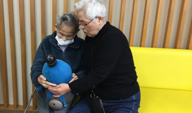 イメージ：ロボットセラピーで毎日に輝きを