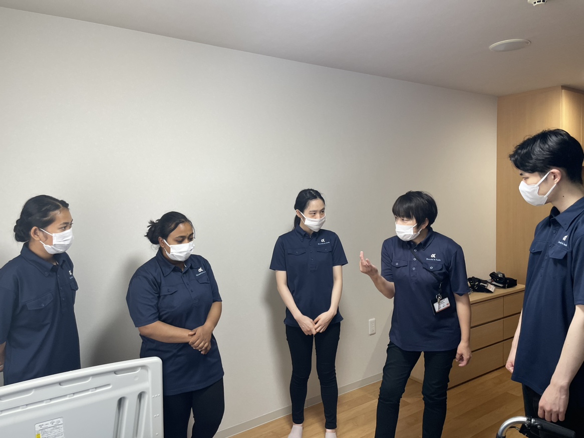 イメージ：不安をスタッフ全員で共有し解消へ！移乗介護の研修