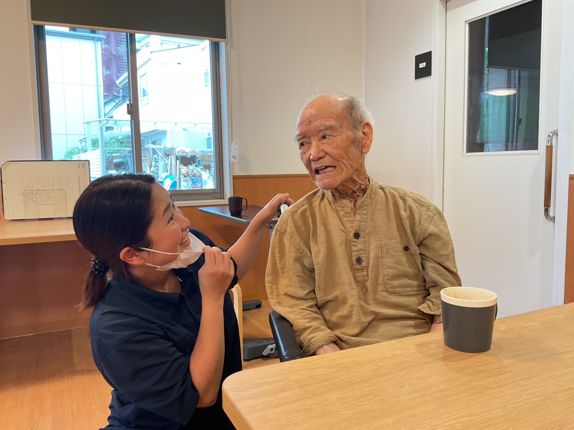 イメージ：育休から復帰したスタッフにインタビュー
